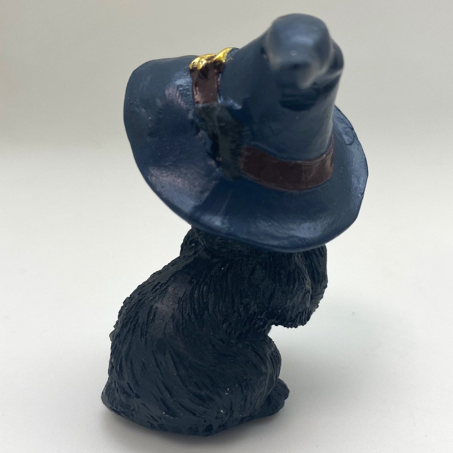 Hexen-Katzen Figur "bettelt mit blauen Hut" - 55 x 65 mm - Schneekugelhaus