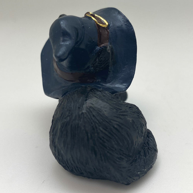 Hexen-Katzen Figur "liegt mit blauen Hut" - 60 x 50 mm - Schneekugelhaus