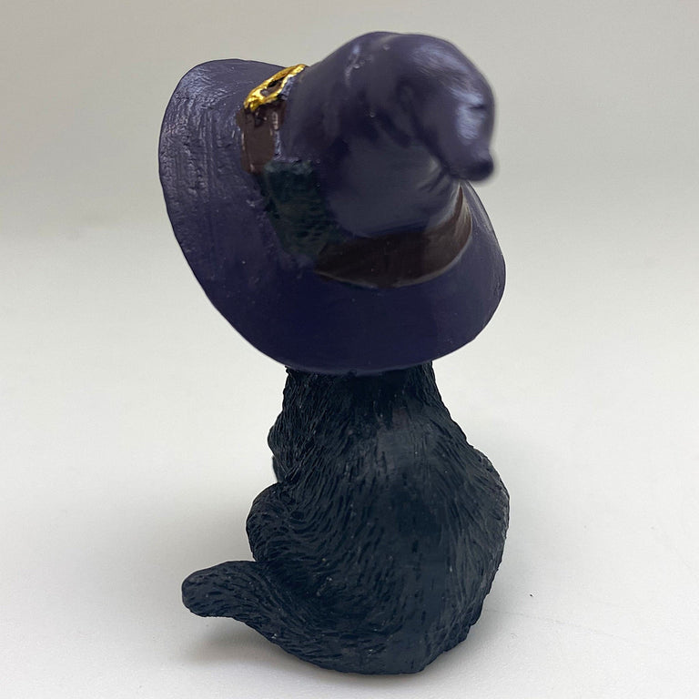 Hexen-Katzen Figur "neugierig mit lila Hut" - 45 x 65 mm - Schneekugelhaus