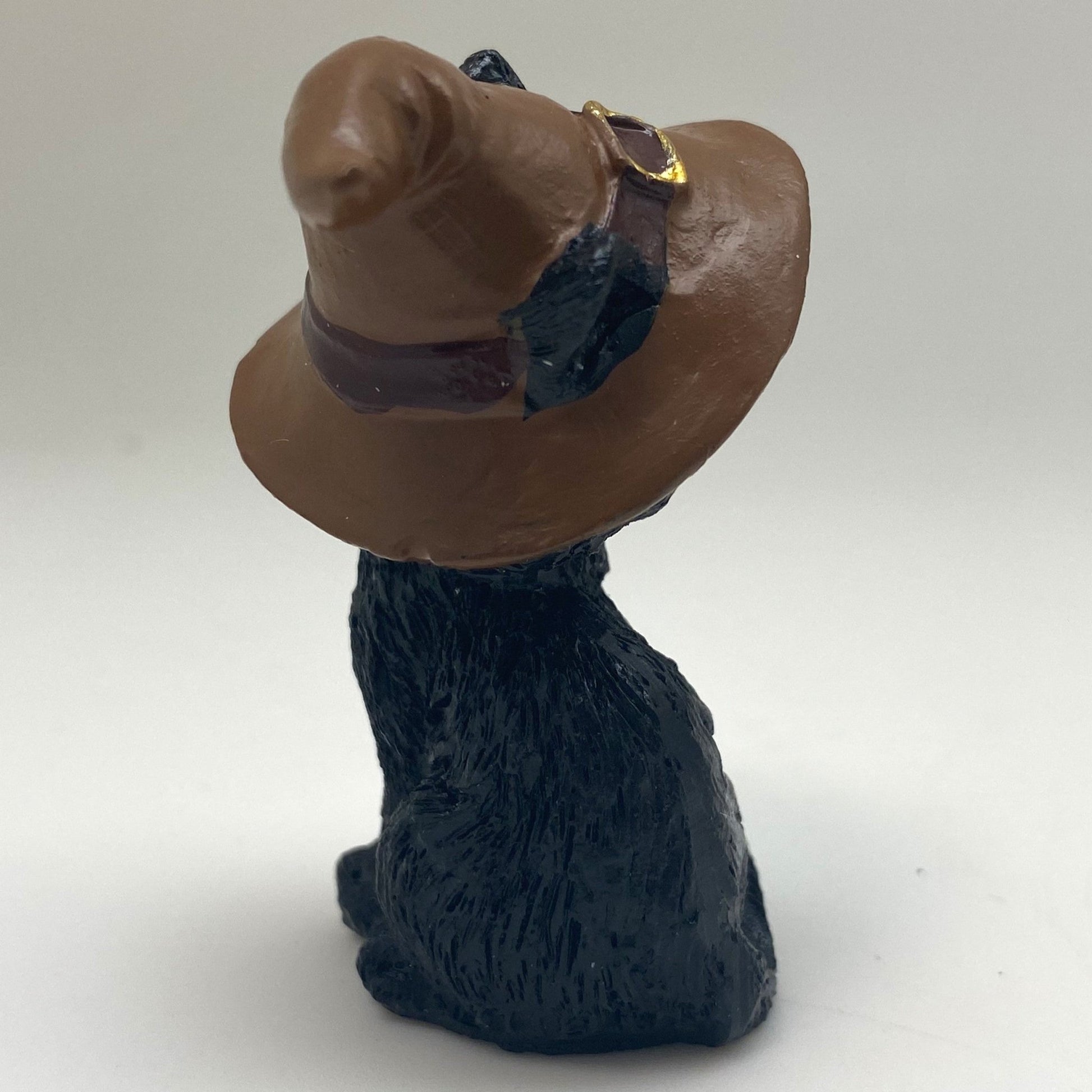 Hexen-Katzen Figur "posierend mit braunen Hut" - 55 x 75 mm - Schneekugelhaus