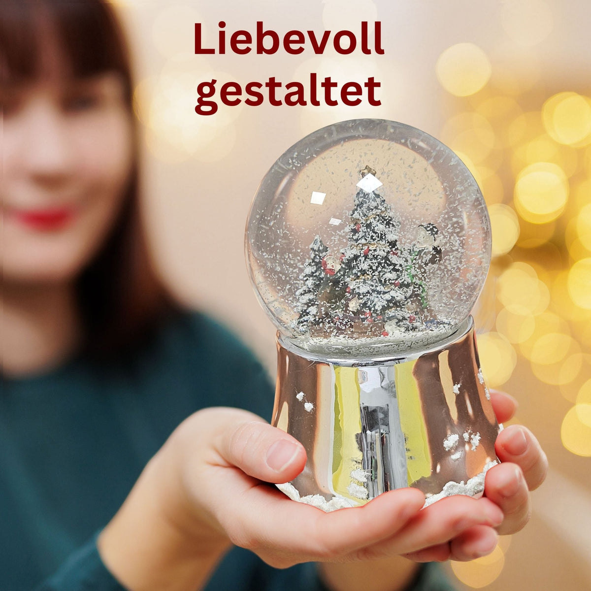 Nostalgische Schneekugel Christbaum schmücken auf silber glänzend mit Schneeflocken 100 mm Durchmesser mit Spieluhr - Schneekugelhaus