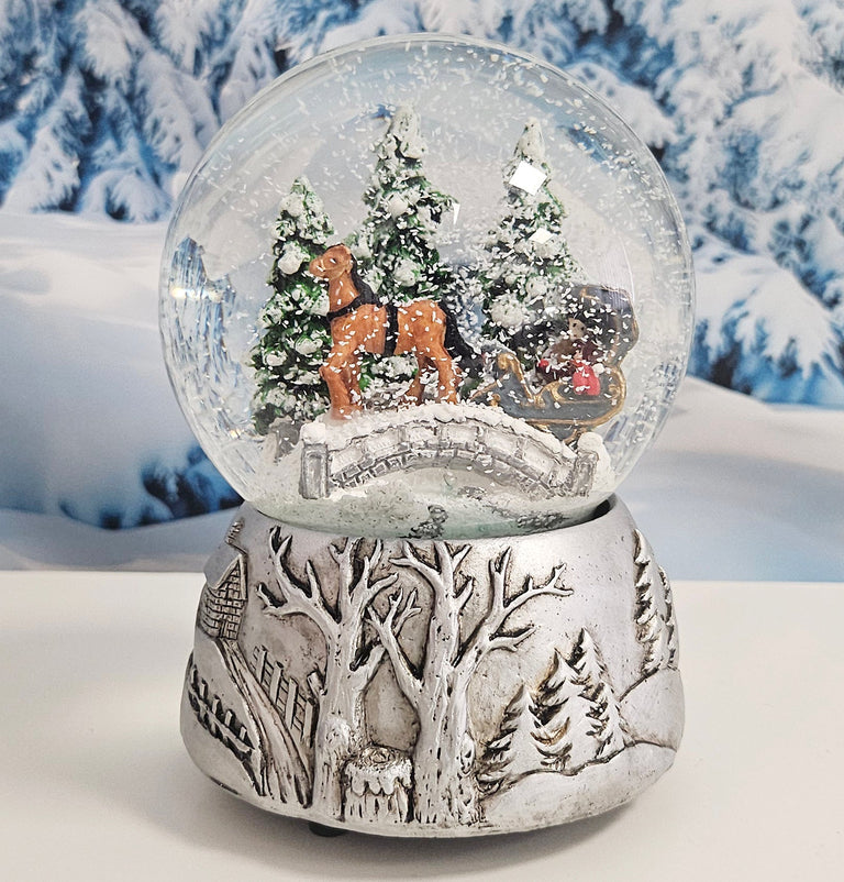 Nostalgische Schneekugel Kutsche Brücke auf Silber Landschaft 100 mm Durchmesser mit Spieluhr - Schneekugelhaus